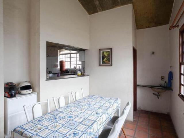 Casa à Venda Castelo, 3 Quartos, 250 m2