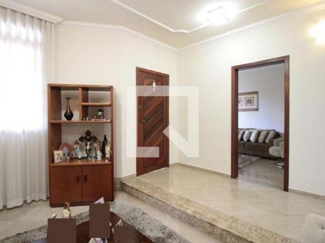 Casa à Venda Castelo, 3 Quartos, 320 m2