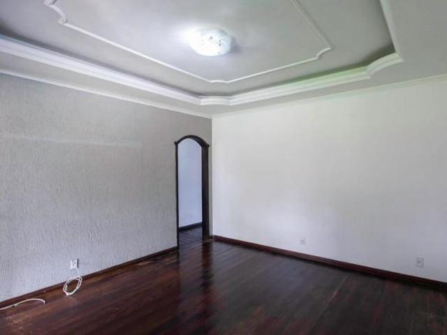 Casa à Venda Castelo, 3 Quartos, 420 m2