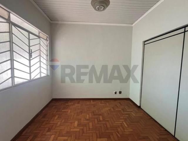 IMÓVEL NO CENTRO TERRENO DE 286 m², 13 METROS DE FRENTE E CONSTRUÇÃO APROVEITÁVEL — RESIDENCIA COMER