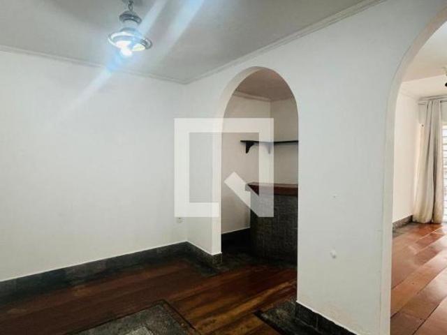 Casa à Venda Centro, 3 Quartos, 210 m2