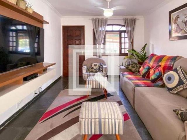 Casa à Venda Centro, 3 Quartos, 330 m2