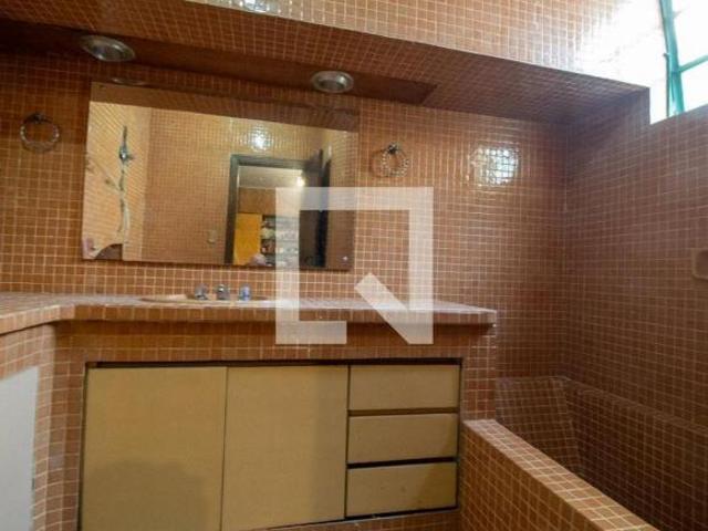Casa à Venda Chácara Santo Antonio, 2 Quartos, 220 m2
