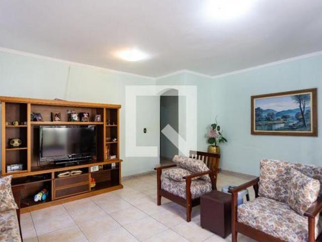 Casa à Venda Cidade São Francisco, 3 Quartos, 200 m2