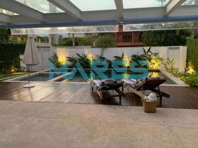 Casa a venda à 100m da praia da baleia