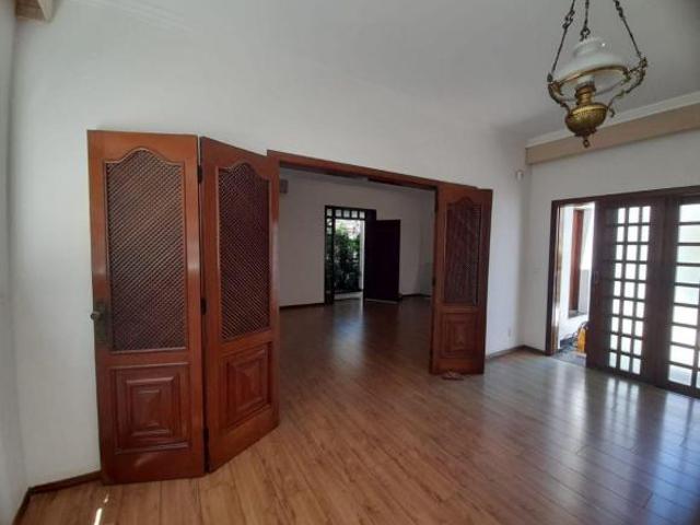 Casa a venda, a um quarteirão da Av. do Contorno, no bairro São Lucas