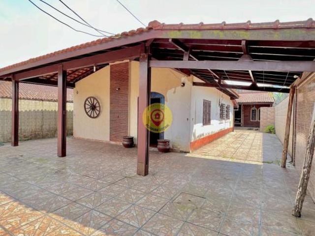 Casa à Venda a Apenas 150 Metros da Praia – Espaço e Excelente Localização
