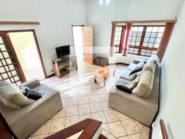 Casa à Venda Água Fria, 3 Quartos, 226 m2