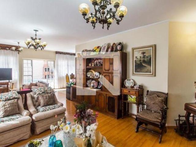 Casa à Venda Alphaville, 4 Quartos, 390 m2