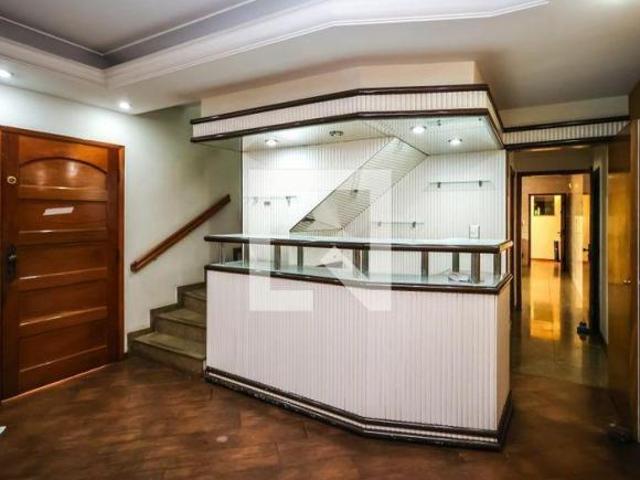 Casa à Venda Bosque da Saúde, 3 Quartos, 950 m² São Paulo