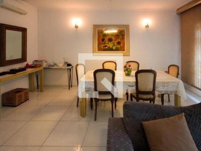 Casa à Venda Bosque da Saúde, 3 Quartos, 251 m² São Paulo