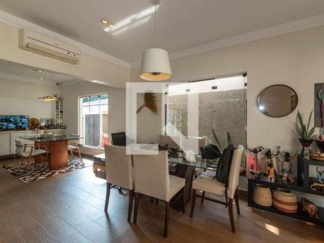 Casa à Venda Bosque da Saúde, 4 Quartos, 300 m2