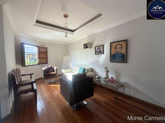 CASA A VENDA BAIRRO CENTRO