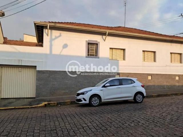 Casa à venda bairro Centro São José do Rio Pardo/SP