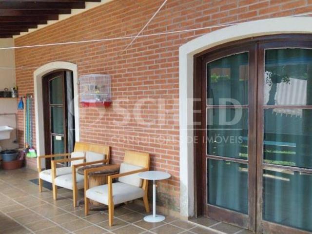 CASA A VENDA BAIRRO DE INTERLAGOS 500 M² TERRENO 375M² ÁREA ÚTIL 4 SUÍTES 4 VAGAS 5 WC