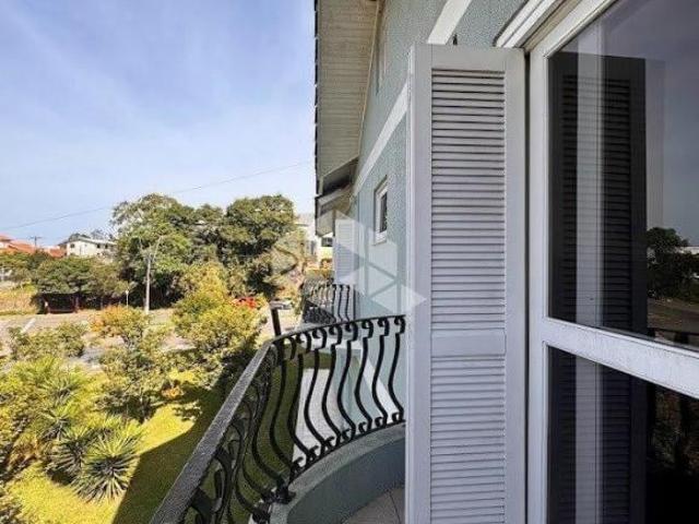 Casa a venda bairro Fenavinho, com uma sala comercial espaçosa e dois apartamentos, bairro Fenavinho