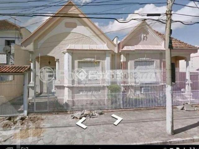 Casa à venda, Bairro Partenon, terreno 9,25 x 40,30, localizada na Avenida Bento Gonçalves