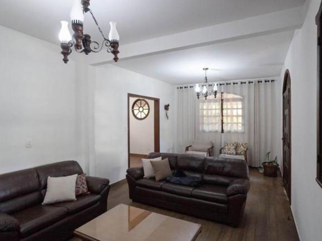 Casa à Venda Bandeirantes, 3 Quartos, 290 m2