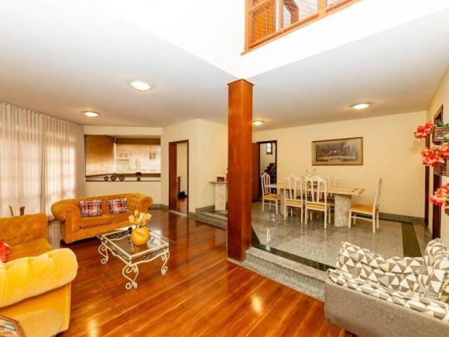 Casa à Venda Buritis, 4 Quartos, 282 m2