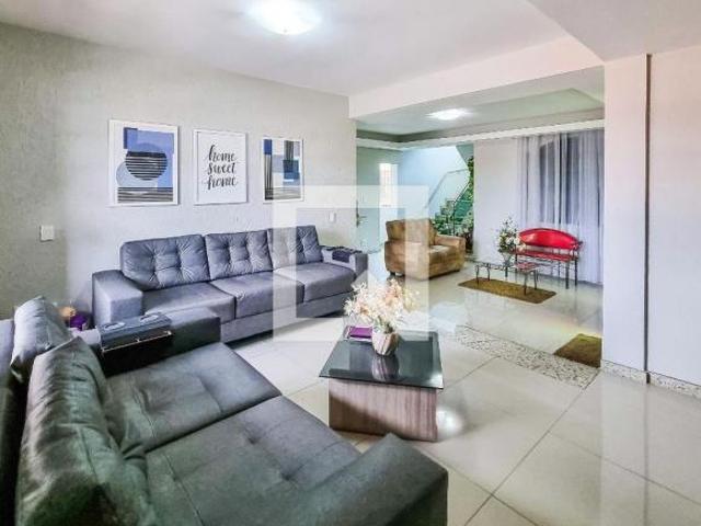 Casa à Venda Glória, 3 Quartos, 526 m2