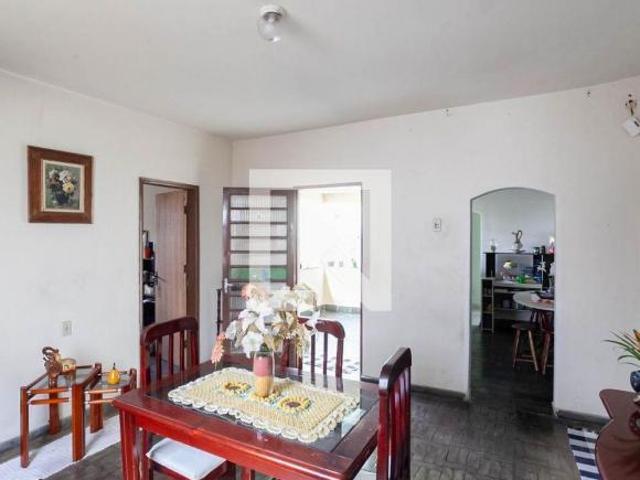 Casa à Venda Glória, 3 Quartos, 360 m2
