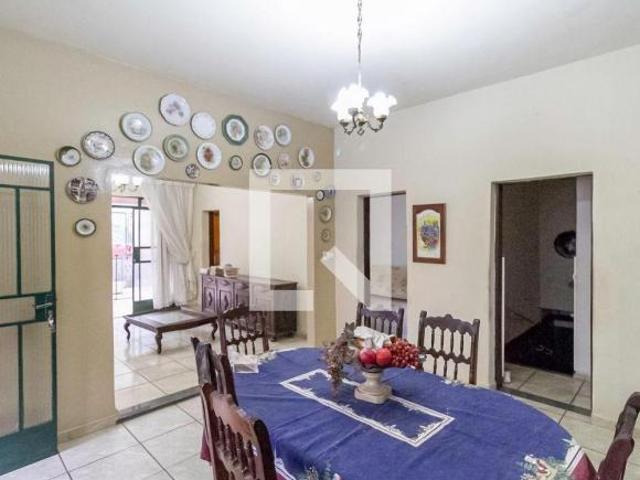 Casa à Venda Glória, 6 Quartos, 238 m2