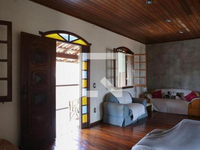 Casa à Venda Guarani, 4 Quartos, 360 m² Belo Horizonte