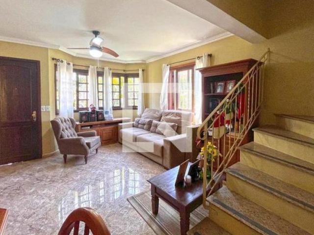 Casa à Venda Guarujá, 3 Quartos, 165 m² Porto Alegre