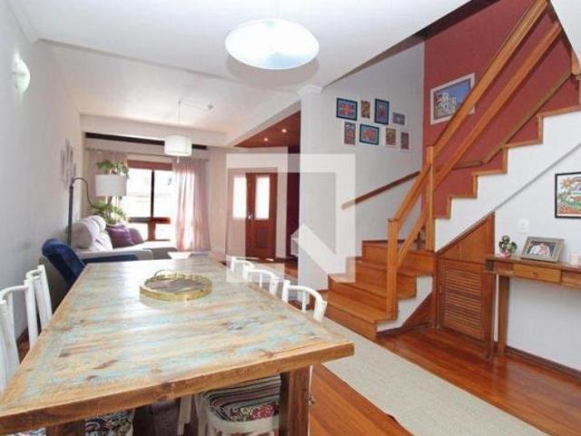 Casa à Venda Guarujá, 3 Quartos, 160 m² Porto Alegre