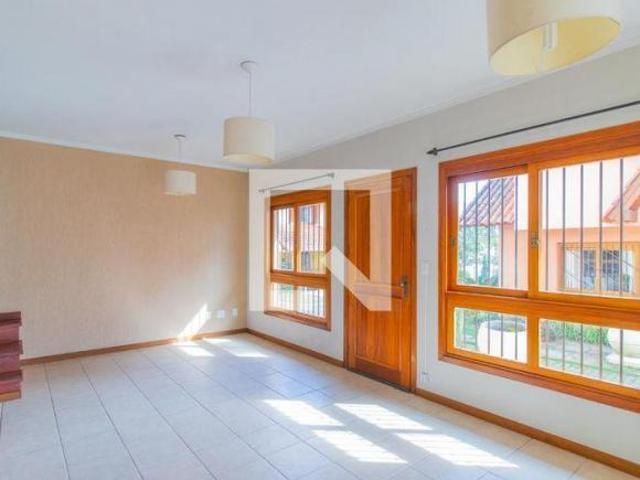 Casa à Venda Guarujá, 3 Quartos, 250 m² Porto Alegre