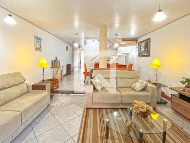 Casa à Venda Guarujá, 3 Quartos, 267 m² Porto Alegre