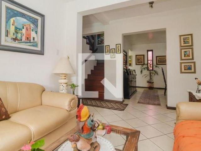 Casa à Venda Guarujá, 3 Quartos, 330 m² Porto Alegre