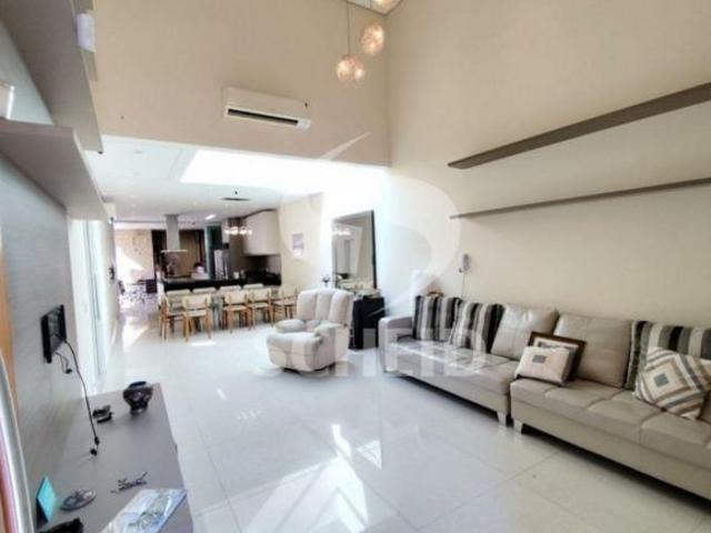 Casa a venda de 160,00m² útil, com 3 quartos e 2 vagas, no Jardim Cidália!