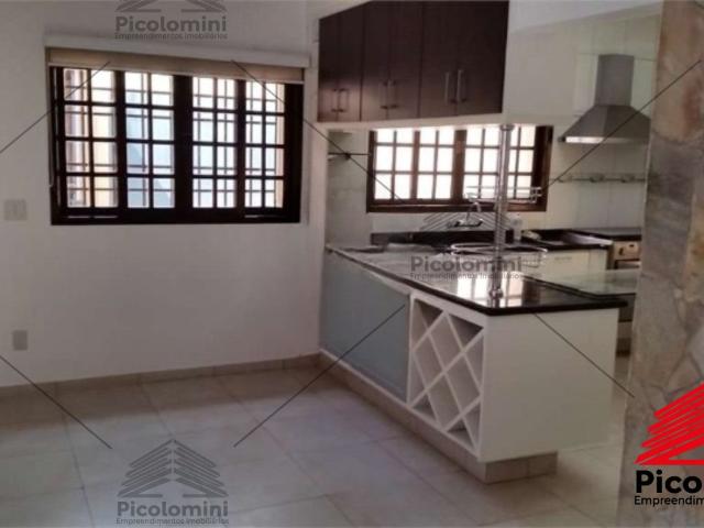 Casa a venda de 200 m² na Vila Mariana, 3 dormitórios, 1 suíte, 3 banheiros, varanda gourmet, sala com home theater, moveis planejados, 3 vagas