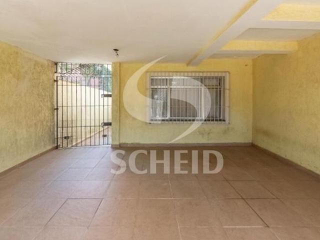 Casa a venda de 202,00m² útil, com 4 quartos e 3 vagas na Saúde
