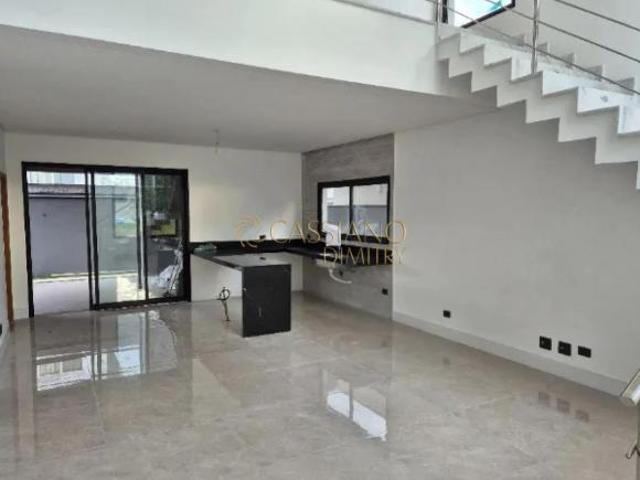 Casa à venda de 256,78m² | 04 dormitórios, sendo suítes e 02 vagas de garagem | Condomínio Reserva R