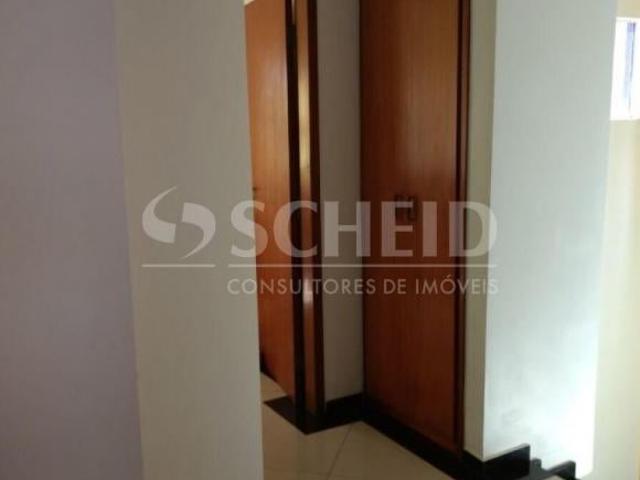 Casa a venda de 300m², 3 Quartos, 3 salas, 1 suíte, 4 banheiros, Piscina e 2 vagas na Cidade Ademar