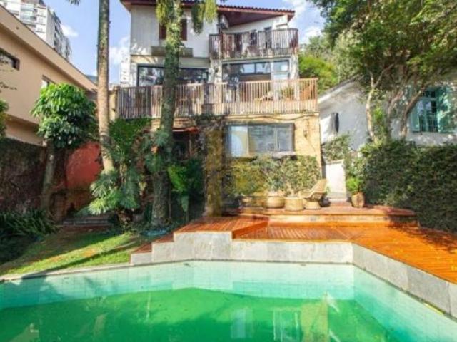 Casa á venda de 369 m², com 4 quartos e 2 vagas no bairro Sumarezinho