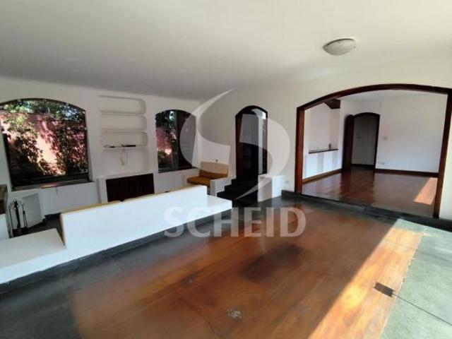Casa a venda de 387,00m² útil, com 4 quartos e 4 vagas no Interlagos
