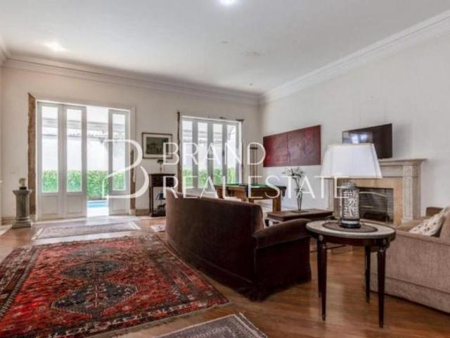 Casa á venda de 400m², com 4 suítes, piscina e 3 vagas no bairro Morumbi