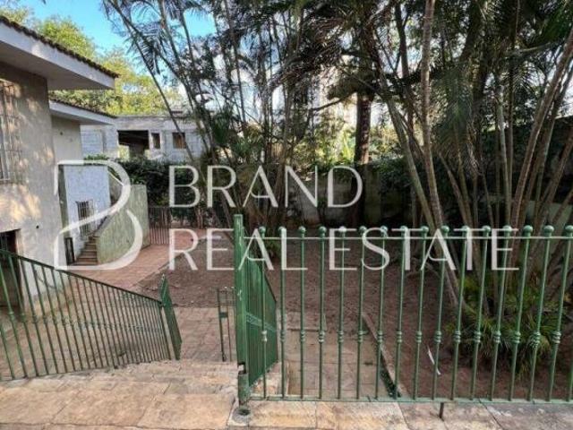 Casa á venda de 426 m², com 4 quartos e 7 vagas de garagem no bairro Alto da Boa Vista