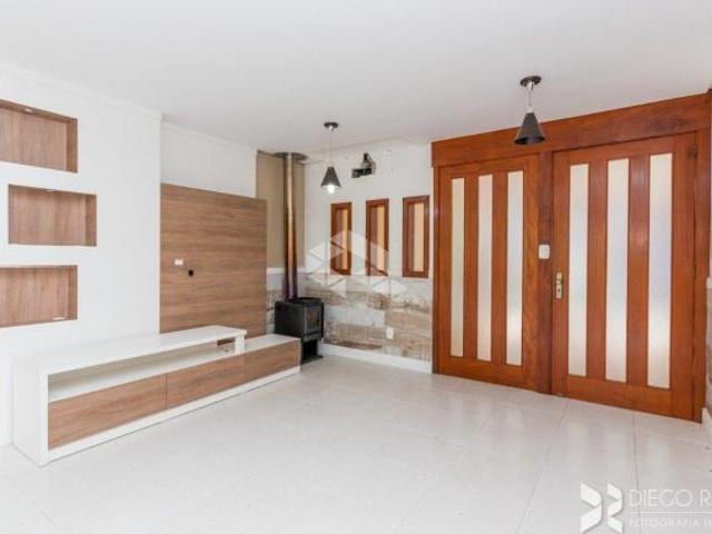 Casa a venda de 4 dormitórios no bairro Tristeza em Porto Alegre Nova