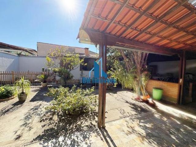 Casa à venda de 4 quartos e 4 vagas no bairro Castelo Belo Horizonte/MG