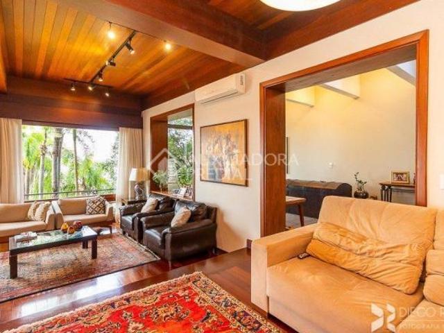 Casa à venda de 554 m² com 4 quartos todos suítes e 4 vagas de garagem no bairro Assunção