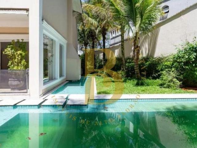 Casa á venda de 700 m², com 4 suítes, piscina e 6 vagas no bairro Jardim Guedala