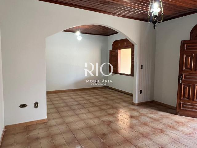 CASA À VENDA E LOCAÇÃO 4 QUARTOS AVIÁRIO