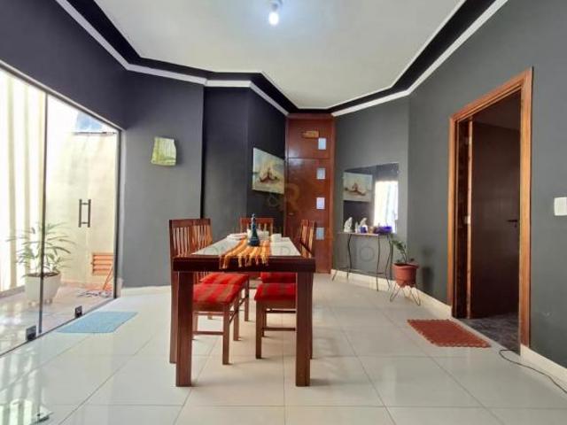 Casa à venda e para locação com 194,94m² de área útil e 03 quartos, sendo 01 suíte no bairro Planalt