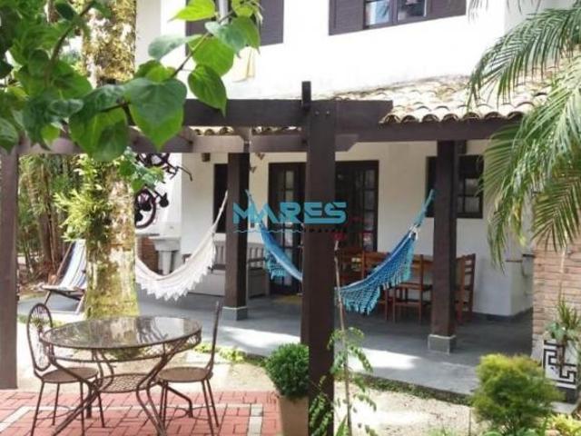 Casa à venda em 50m da praia em condominio