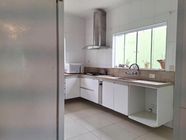 Casa a venda em Cotia São Paulo Km 21 com 3 suítes 5 vagas Gramado, 300 m² de terreno à venda