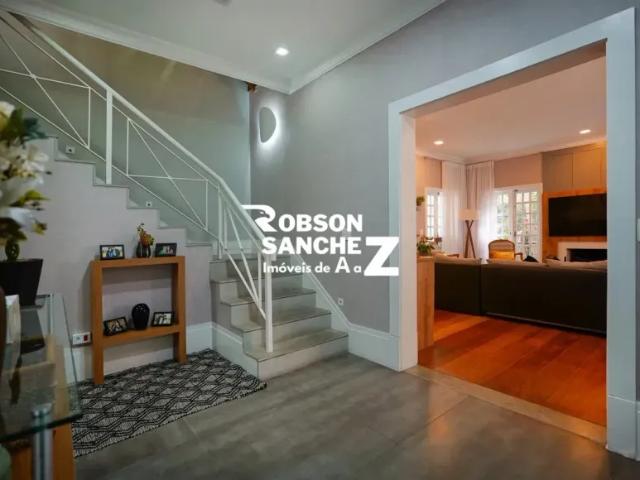 Casa a venda em condomínio fechado com 4 quartos, 4 suítes, 3 vagas, 386m², piscina e churrasqueira!